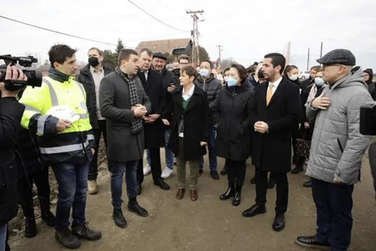 塞尔维亚总理视察中国路桥污水处理项目.png