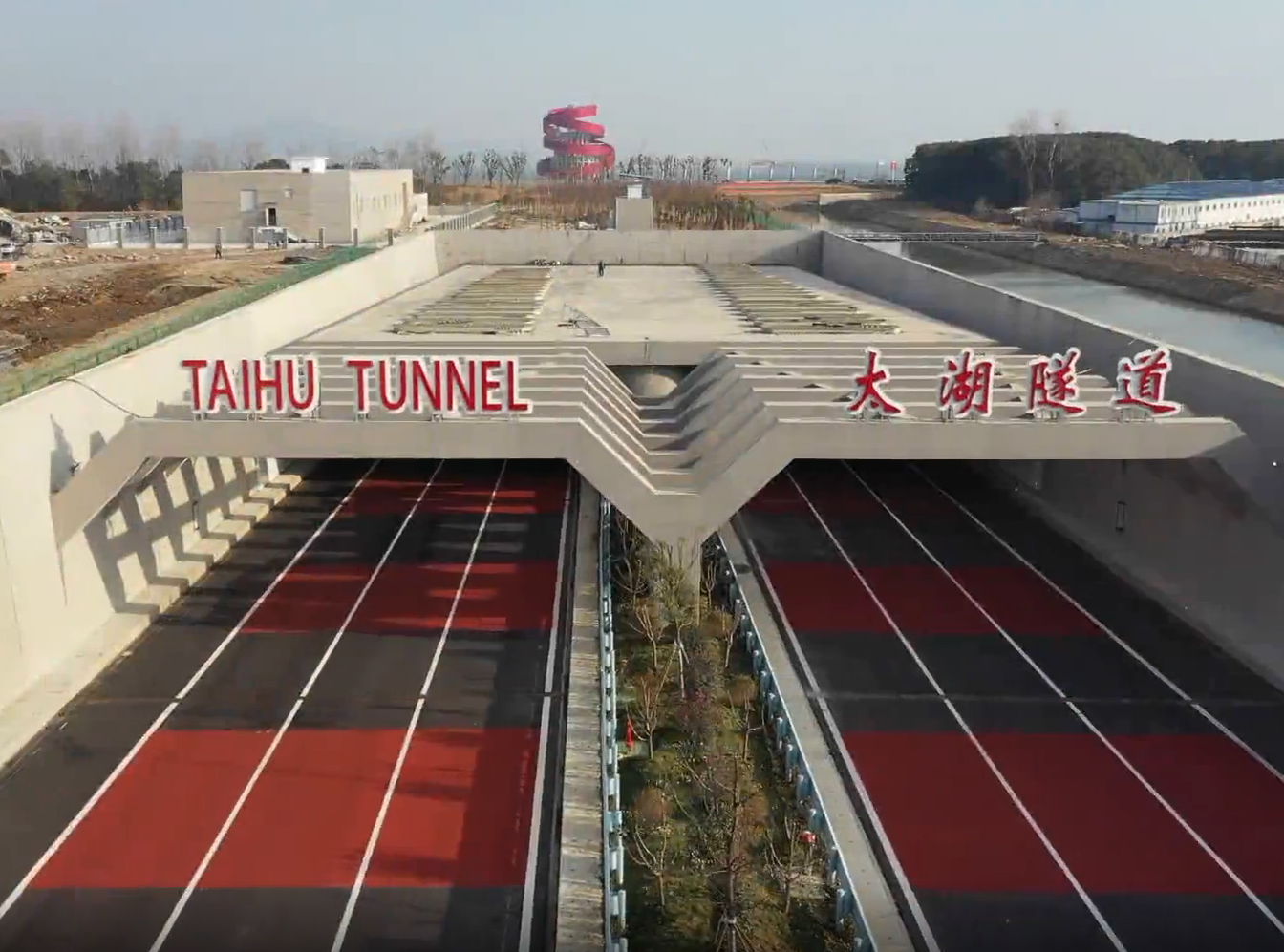 “滴水不漏”打造中国最长湖底隧道.png