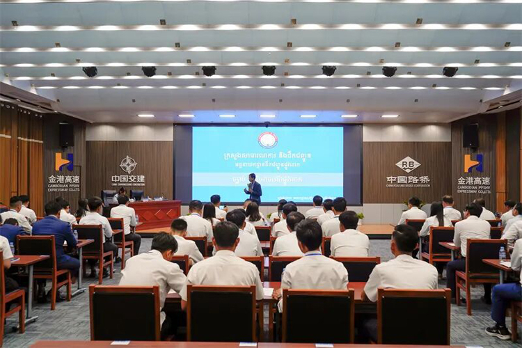柬埔寨首个国家级交通安全培训中心成立1.jpg