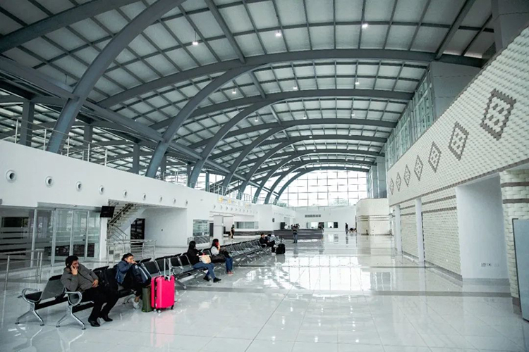 厄瓜多尔总统出席曼塔国际机场启用仪式.jpg