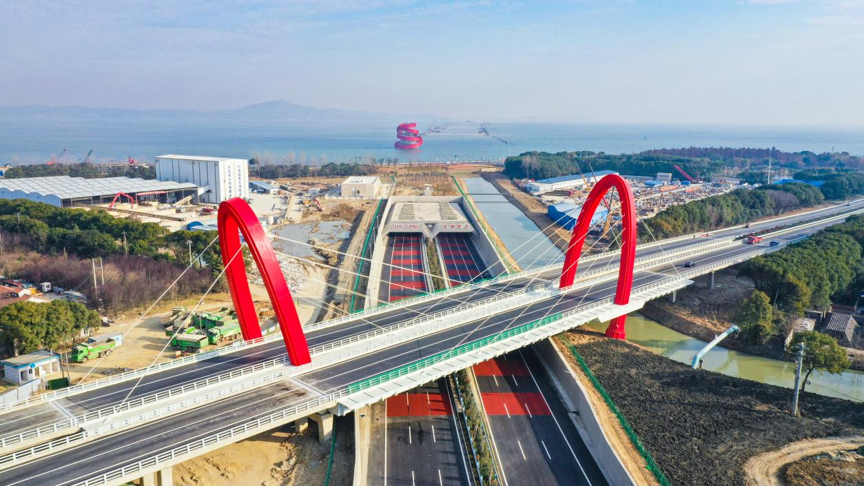全国最长湖底隧道通车运营.png