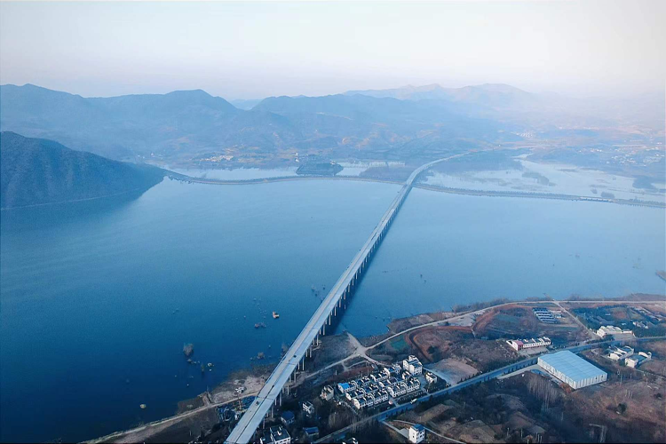 渑淅高速公路张湾特大桥全线贯通.png