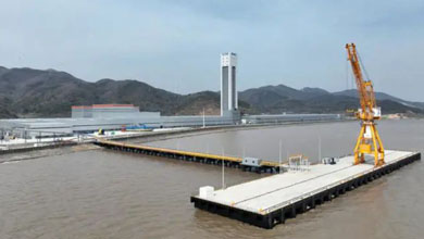 浙江：国内最大海缆智能化生产基地配套码头交工验收.jpg