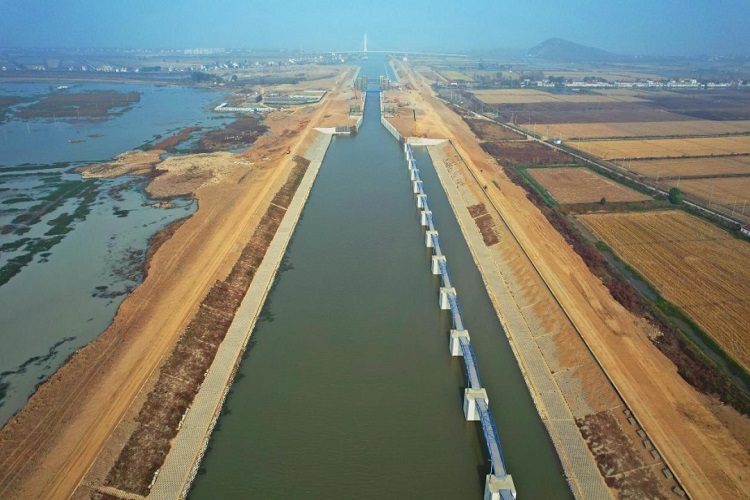 国内在建规模最大的跨流域引调水工程——引江济淮一期工程实现试通航.jpg