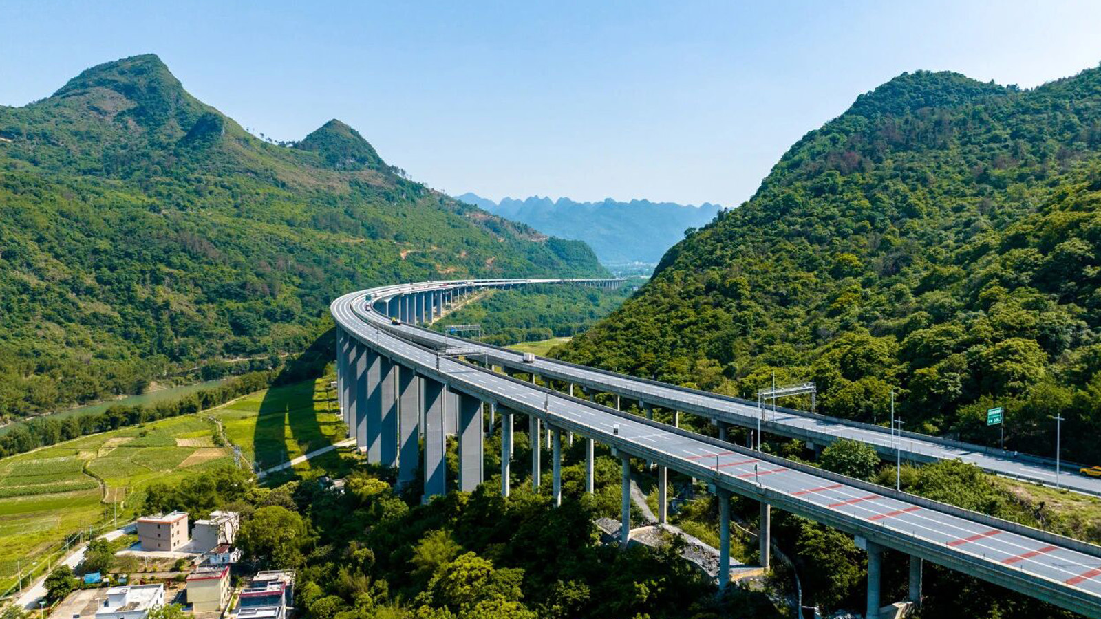 广连高速公路.jpg